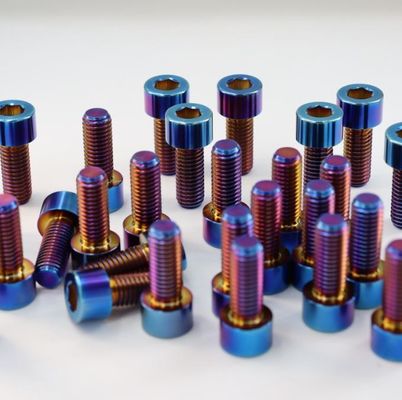 پیچ و مهره تیتانیوم سوخته آلیاژ تیتانیوم DIN912 سر استوانه ای سر شش گوش درپوش و پیچ و مهره درپوش